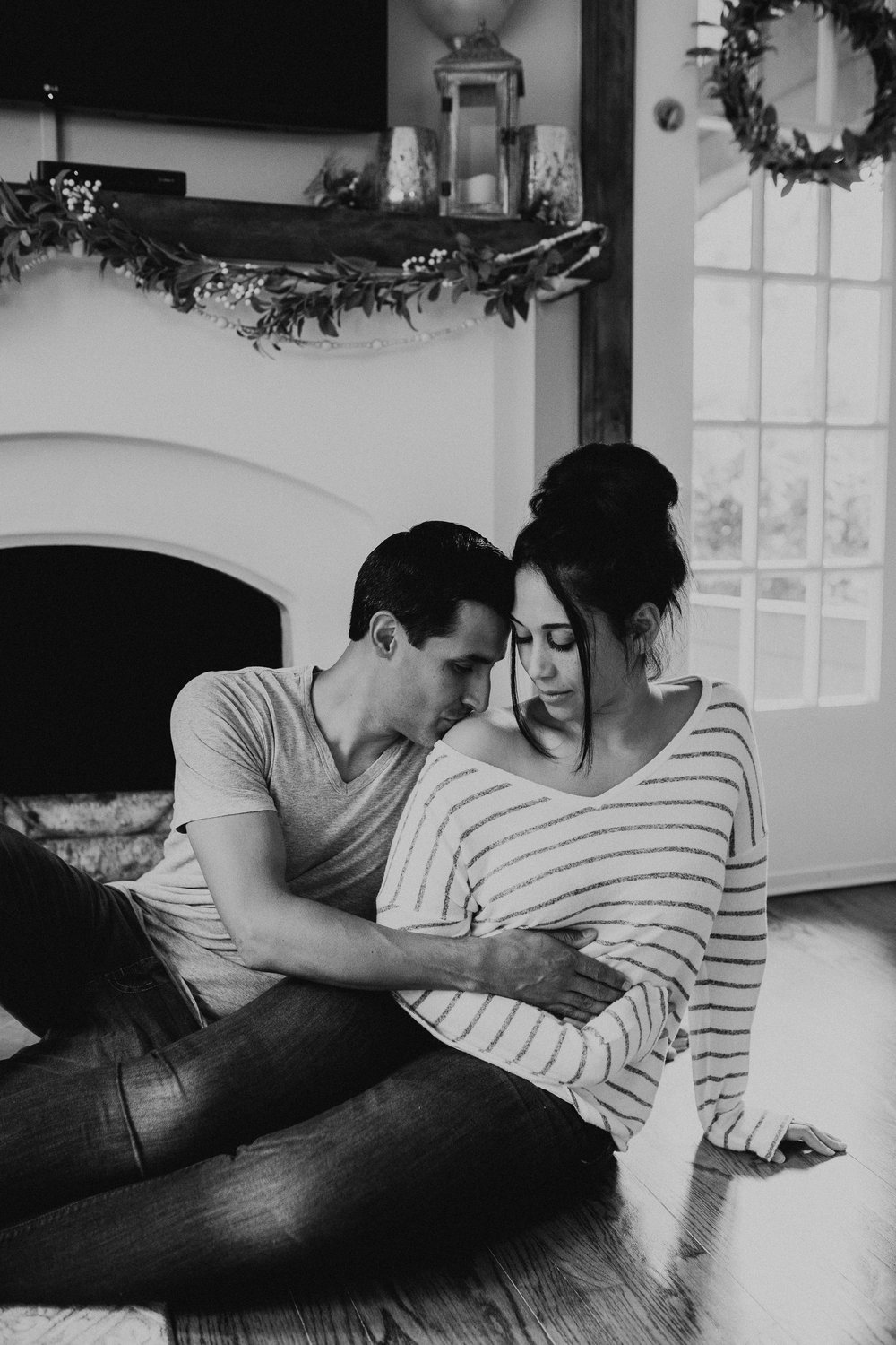 in-home-session-cleveland-maternity-photography-baby-announcement