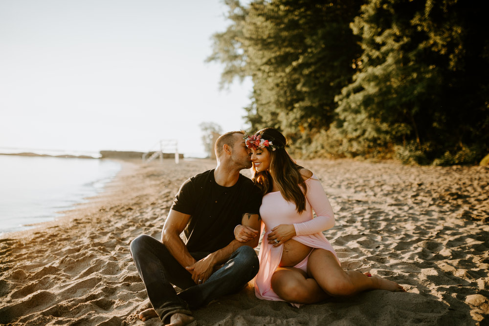 couples maternity photographer in cleveland ohio