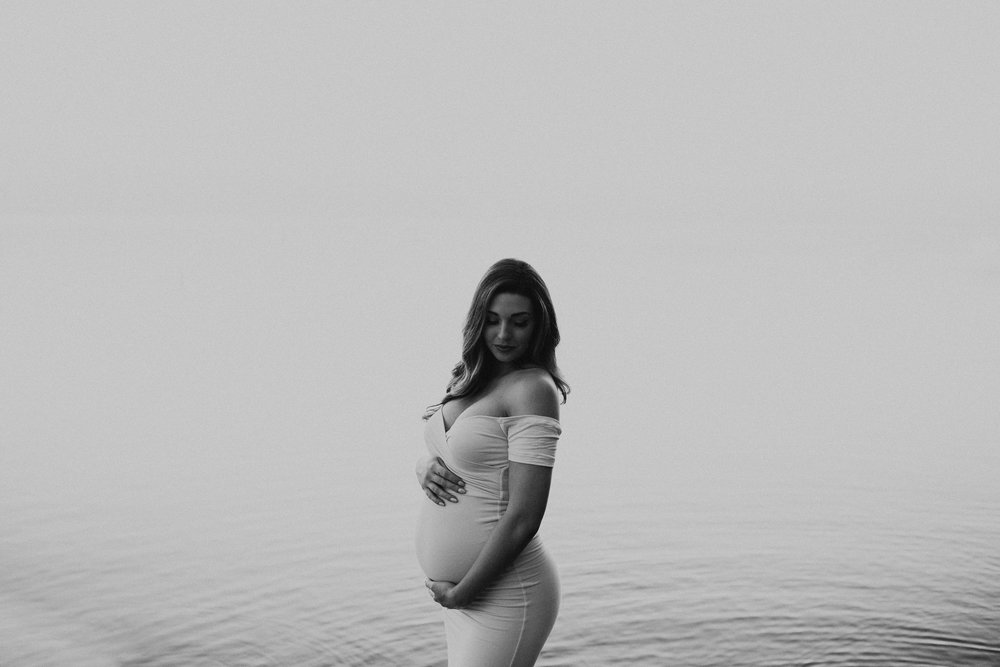 cleveland maternity photo at the lake