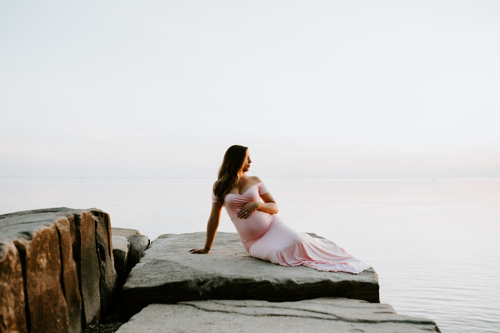cleveland maternity photographer lake erie photoshoot