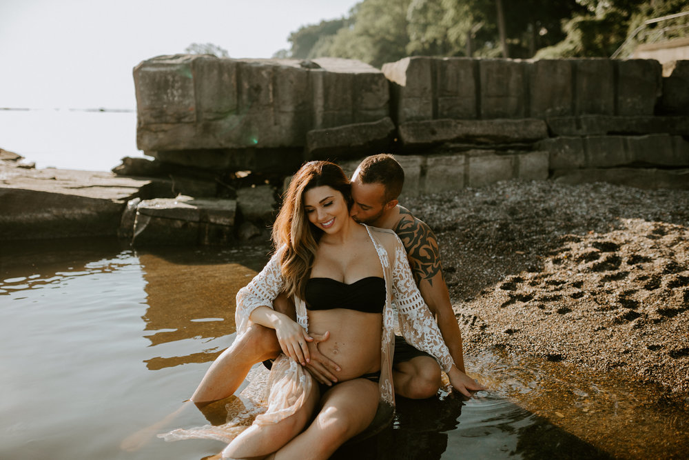 cleveland maternity photographer | lake erie photo session 